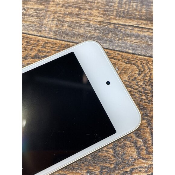 Apple iPod Touch 6th Generation Gold 16 GB Model:A1574 W/ Cable y Adapter - Picture 4 of 7